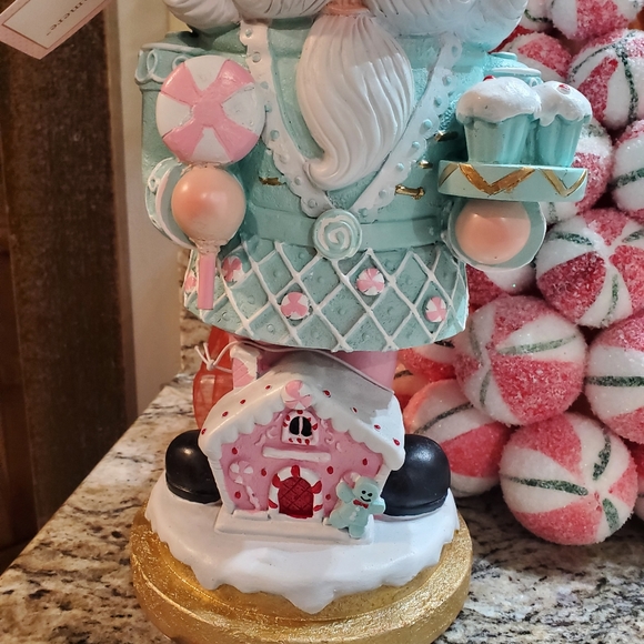 Gorgeous Musical Candyland Nutcracker-NWT - Picture 9 of 17